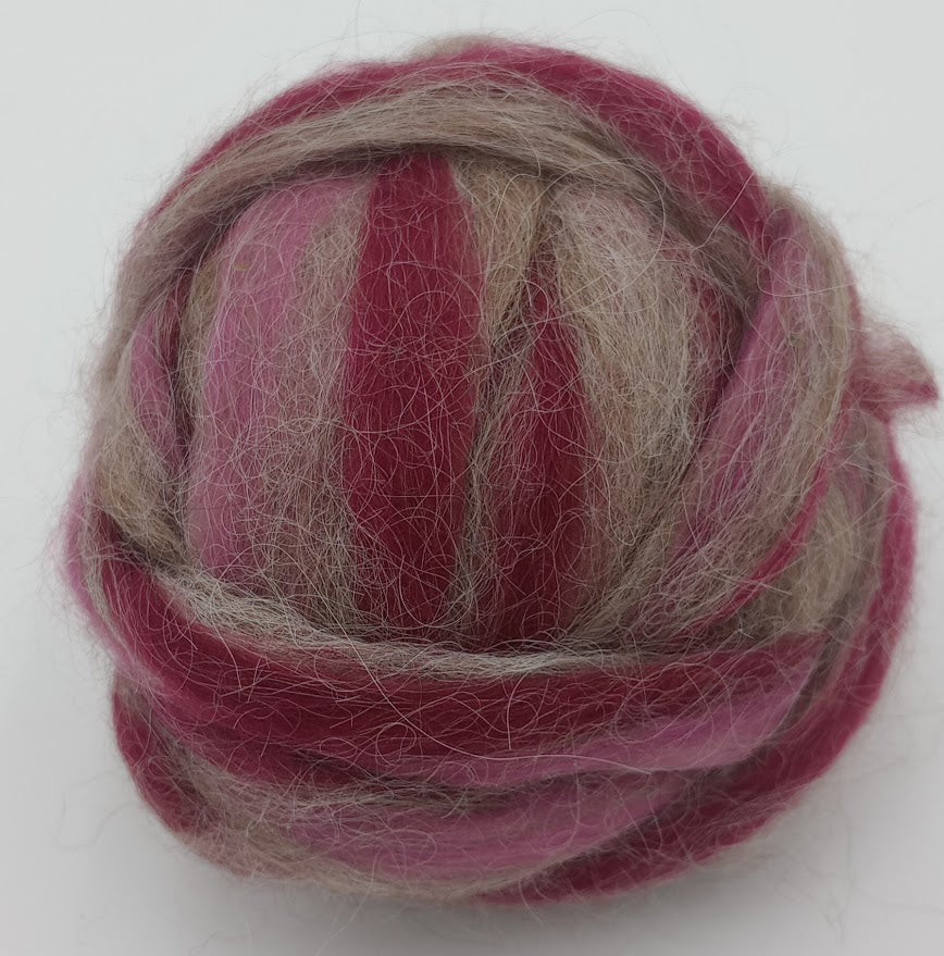 DDH's Chlean Canela Dulce 49% Llama / 49% Merino / 2% Angelina Roving
